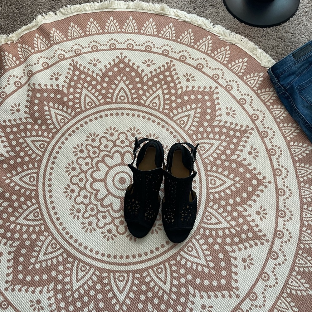 Black dress shoes